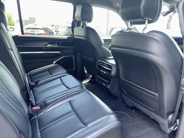 2024 Jeep Wagoneer L Series I - Photo 17