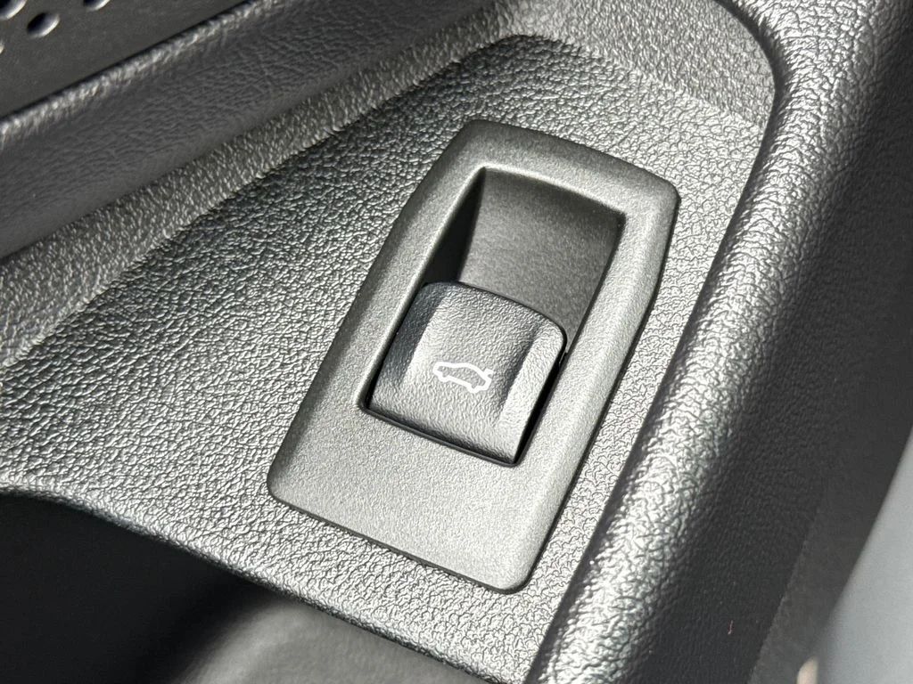 Used 2024 Gray BMW 330i image 22