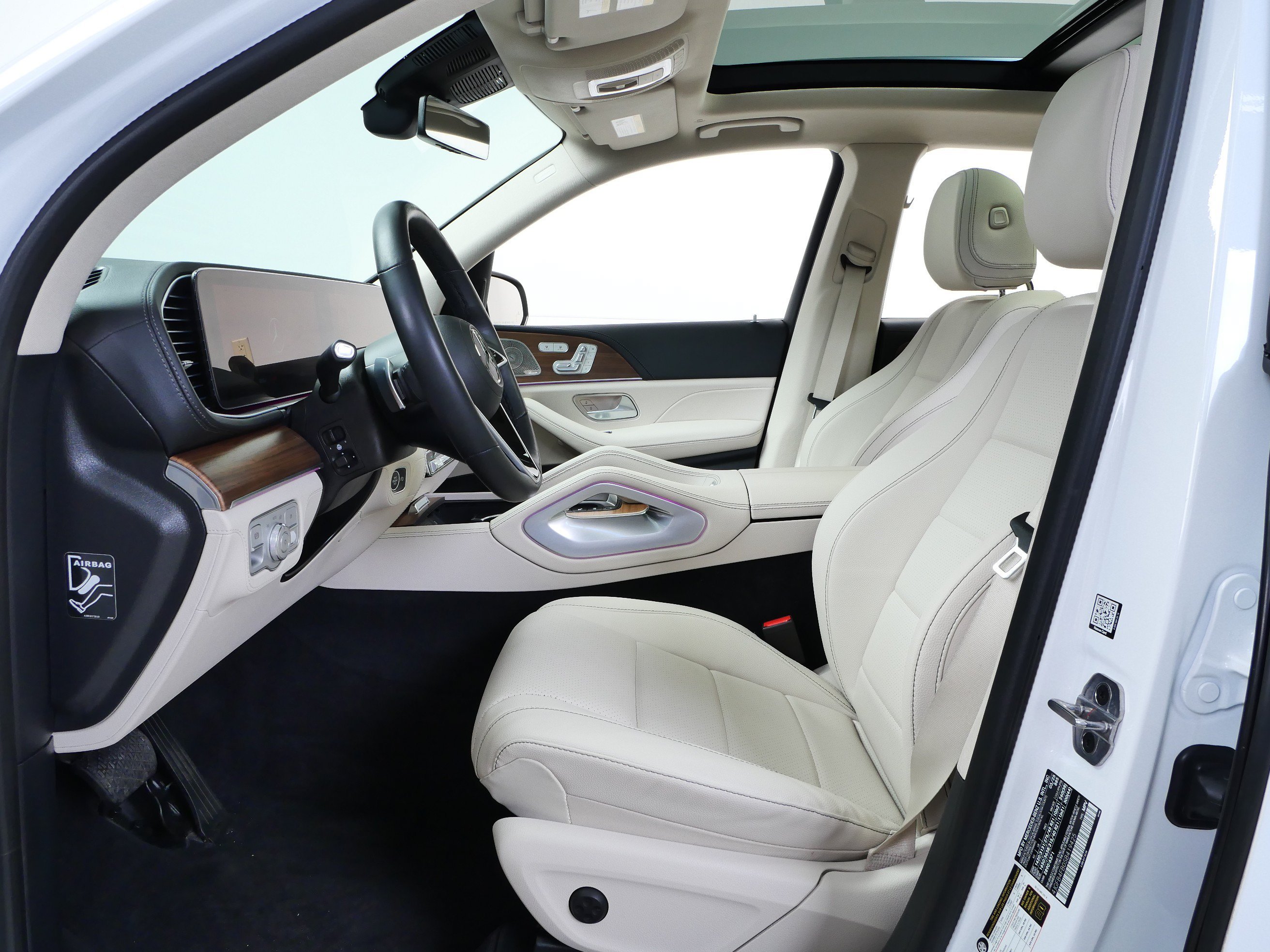 Certified Used 2025 MANUFAKTUR Moonlight White Metallic Mercedes-Benz GLE 350 image 19