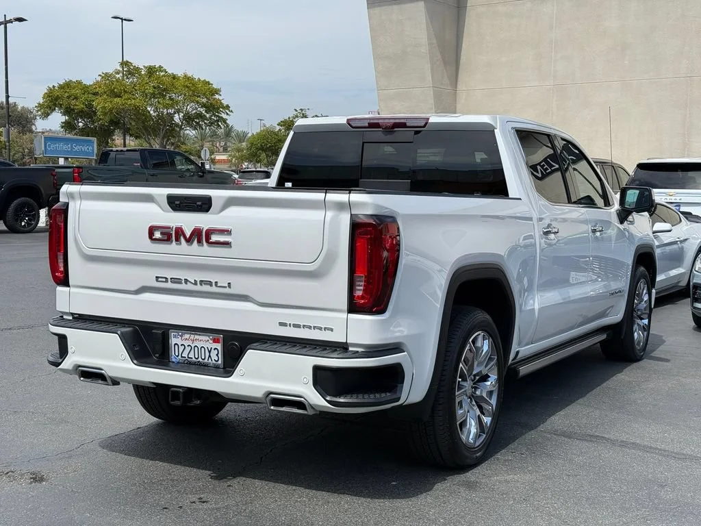 Used 2024 White Frost Tricoat GMC Denali image 7