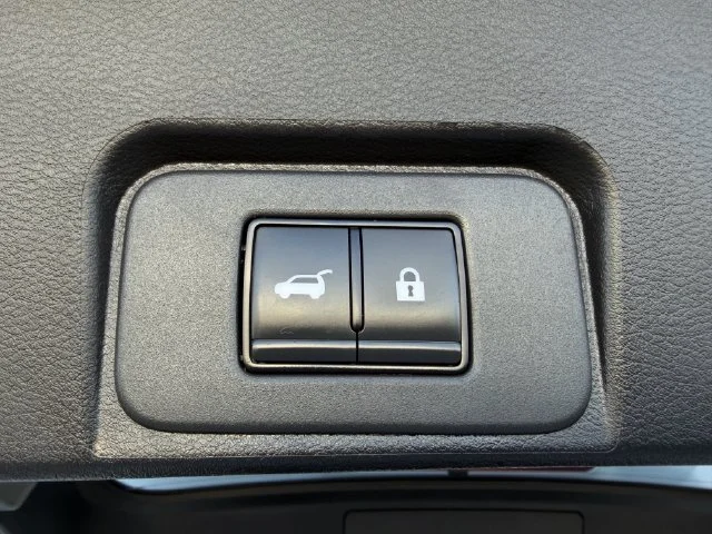 Used 2025 White/off-white Nissan SV FWD image 27