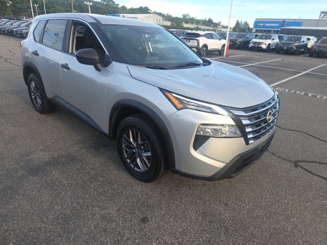 Used 2024 Silver Nissan S image 4