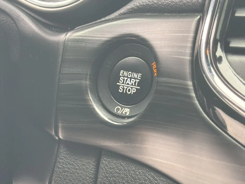 Used 2019 Black Jeep Altitude image 31