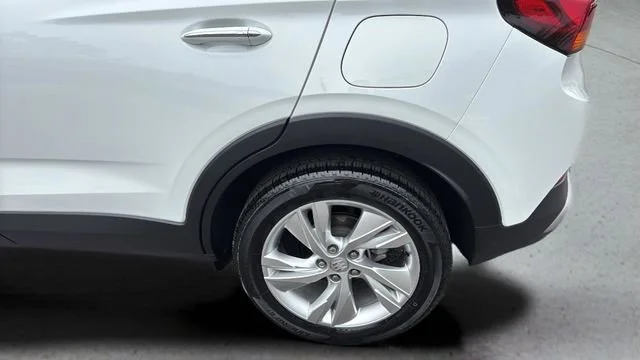 Used 2025 Summit White Buick Preferred image 36