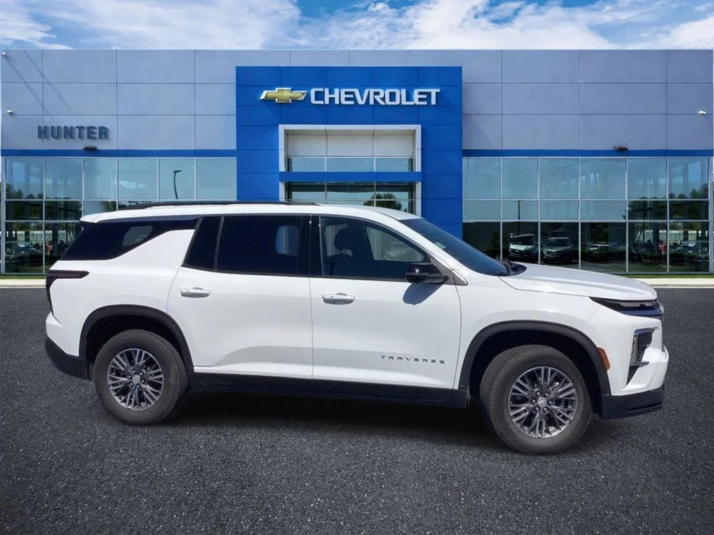 Used 2024 Summit White Chevrolet LT image 5