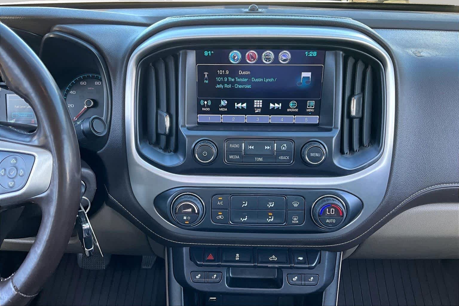 Used 2017 Summit White GMC 4WD SLT image 6