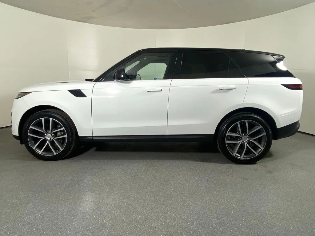 Used 2023 Fuji White Land Rover SE image 8