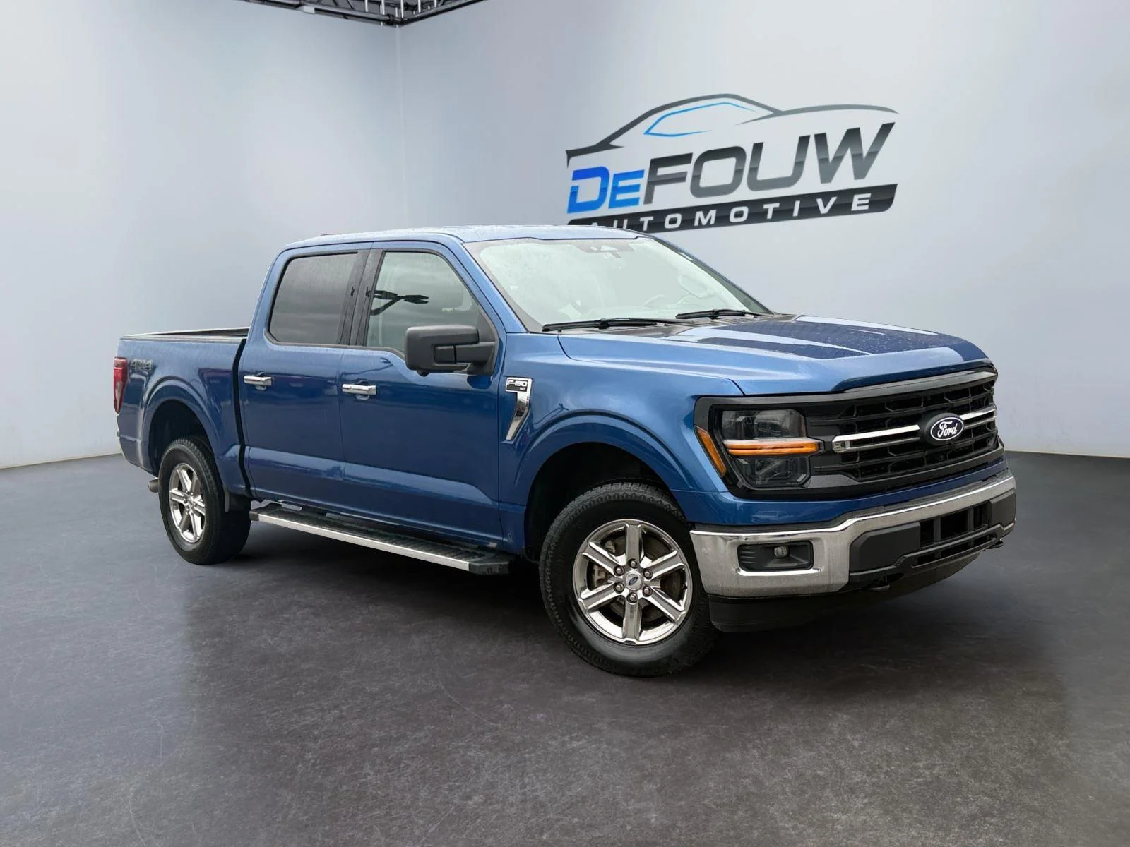 Used 2024 Atlas Blue Ford XLT image 1