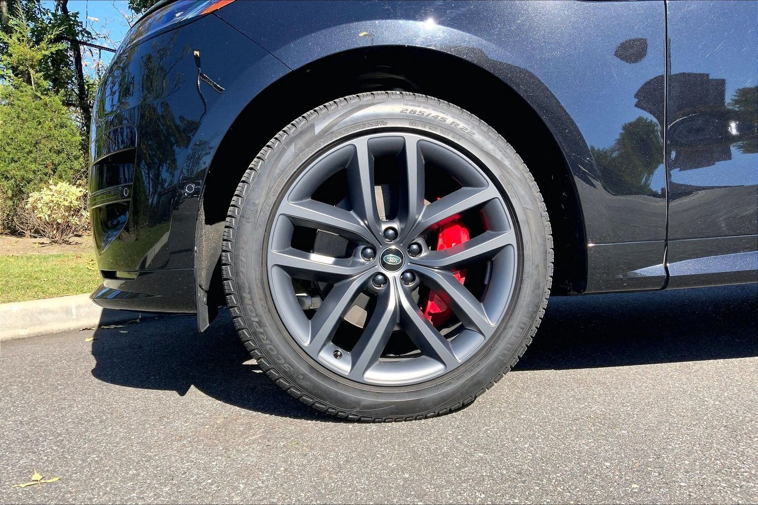 Certified Used 2024 Santorini Black Metallic Land Rover Dynamic SE image 5