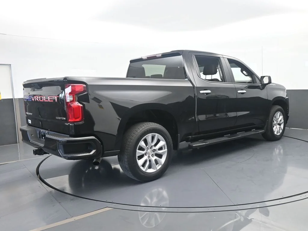 Used 2021 Black Chevrolet Custom image 6