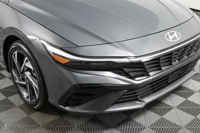 2025 Hyundai Elantra Limited - Photo 33