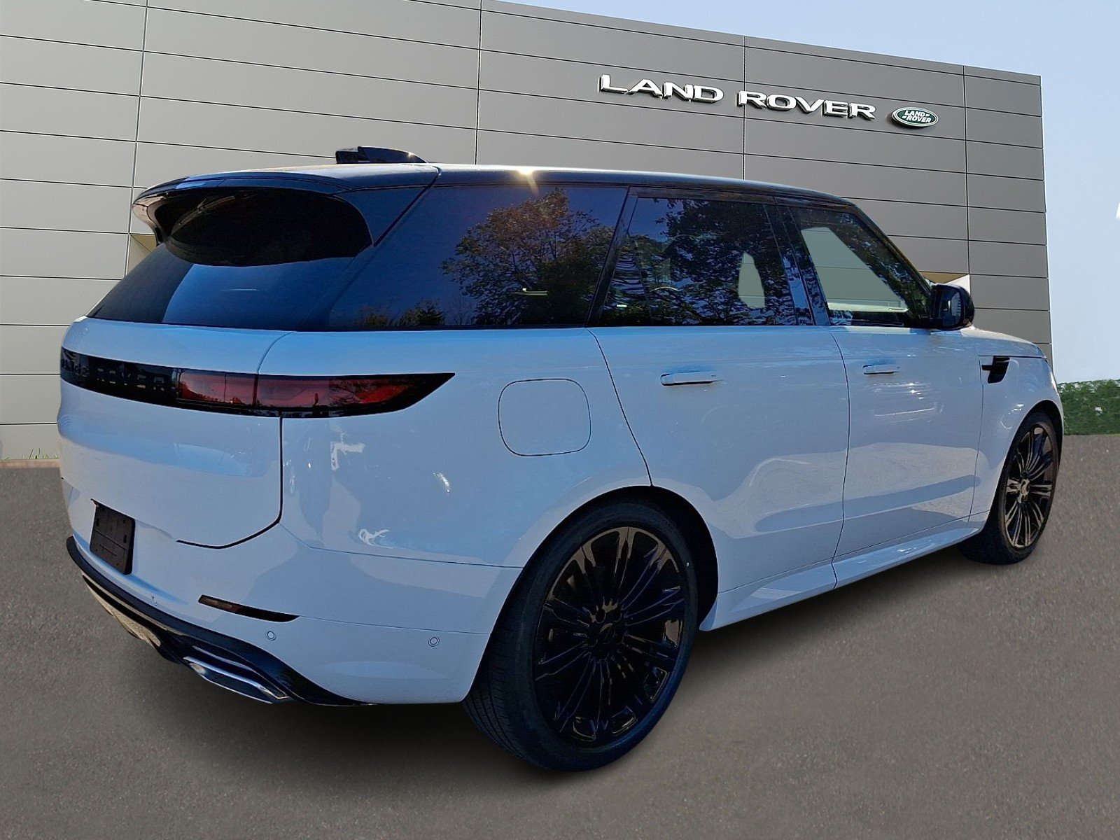 New 2027 Fuji White Land Rover Dynamic SE image 2