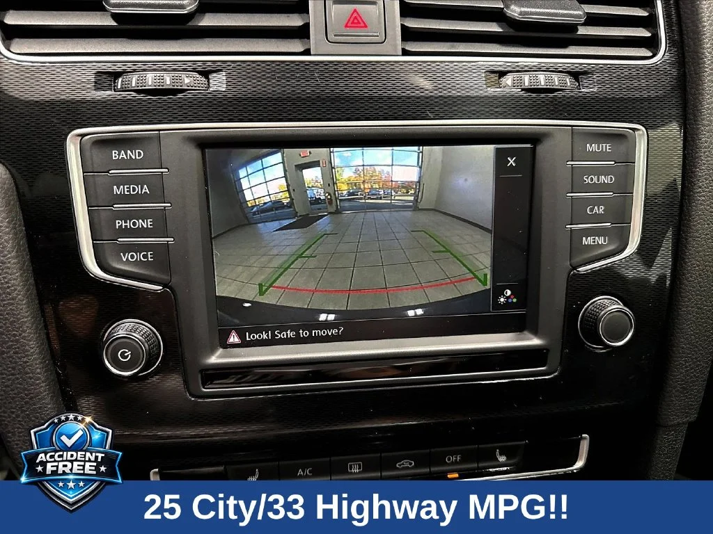 Used 2016  Volkswagen  image 17