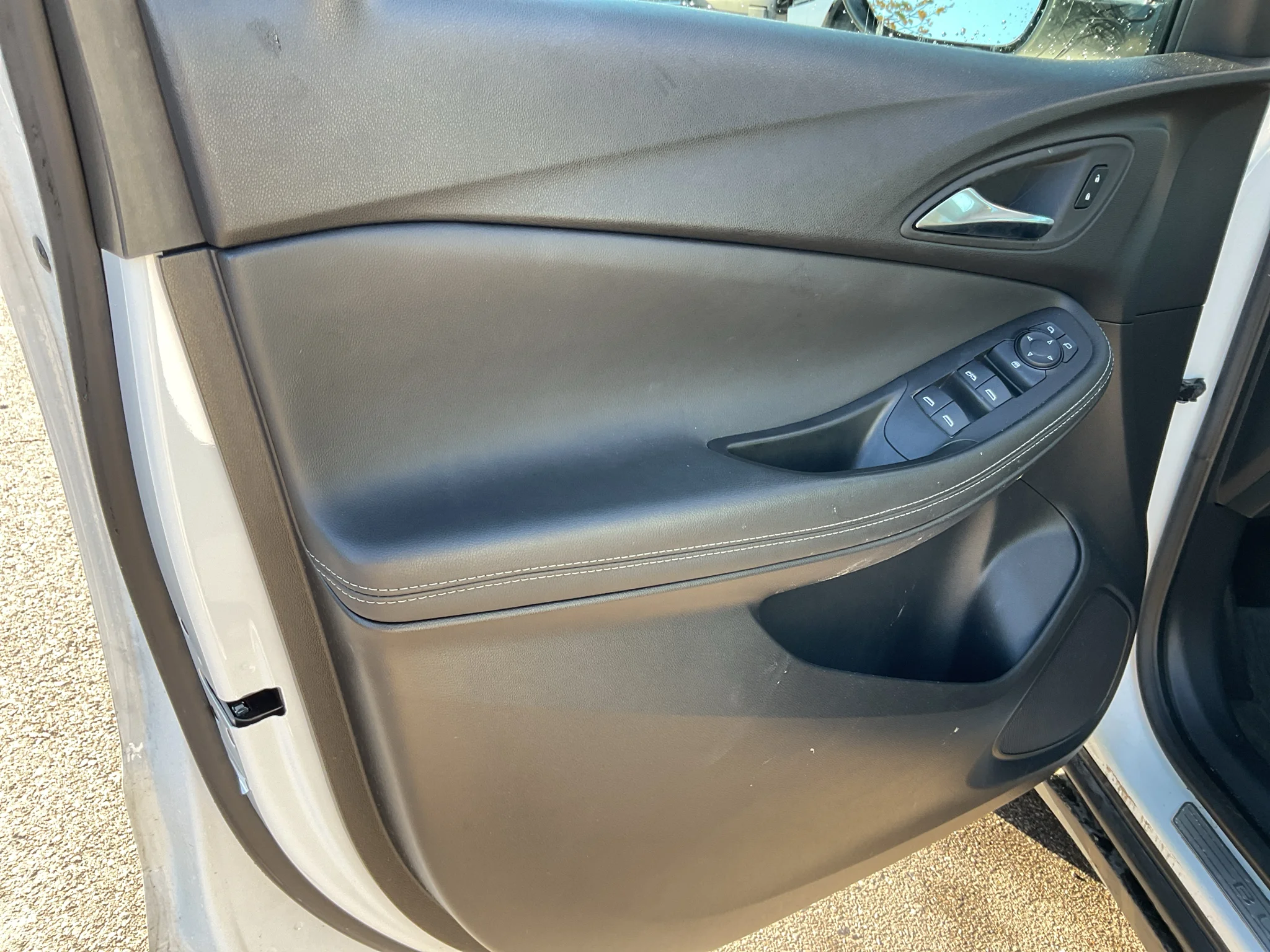 Used 2023 Summit White Buick Preferred image 16