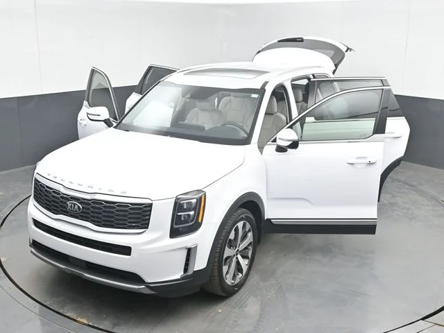 Used 2021 White Kia EX image 51