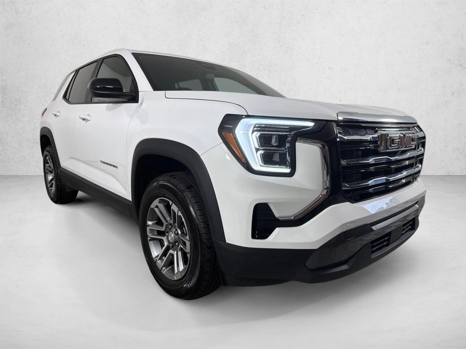 Used 2026 White GMC FWD Elevation image 1