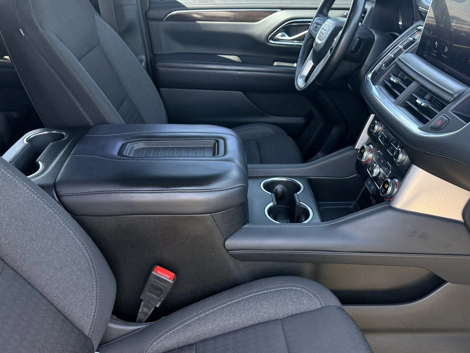 Used 2024 Midnight Blue Metallic GMC SLE image 8