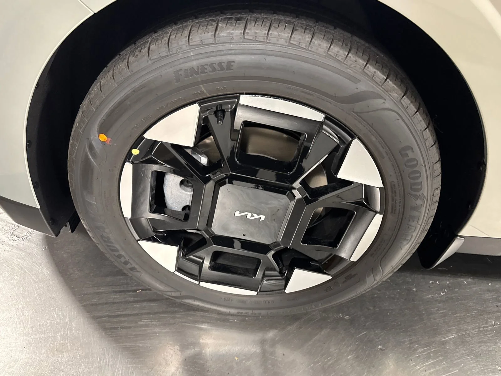 New 2026 Ivory Kia EX image 2