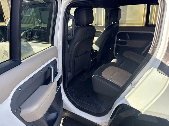Used 2022  Land Rover X-Dynamic HSE image 12
