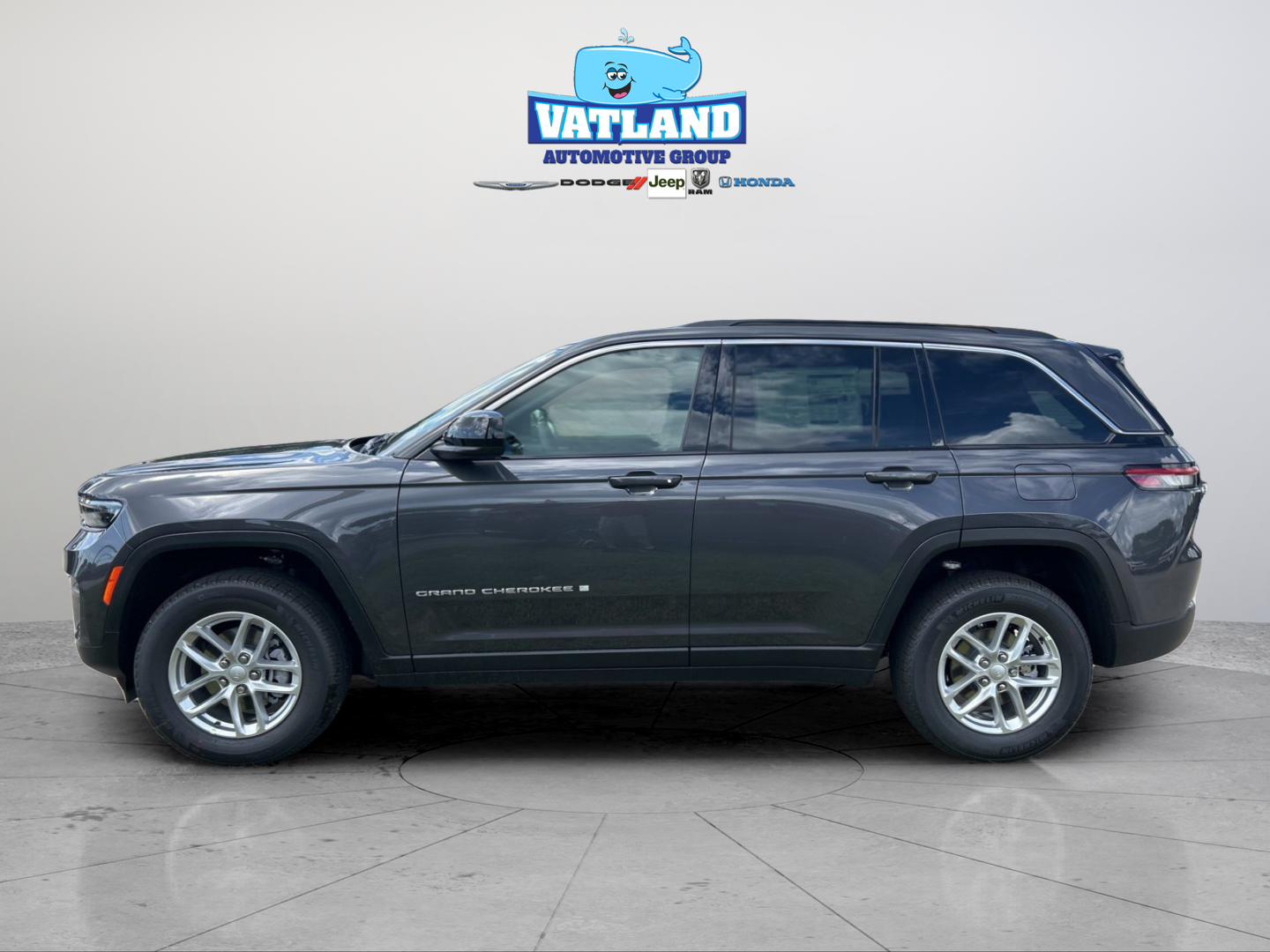 New 2026 Baltic Gray Metallic Clear-Coat Exterior Paint Jeep Laredo image 2