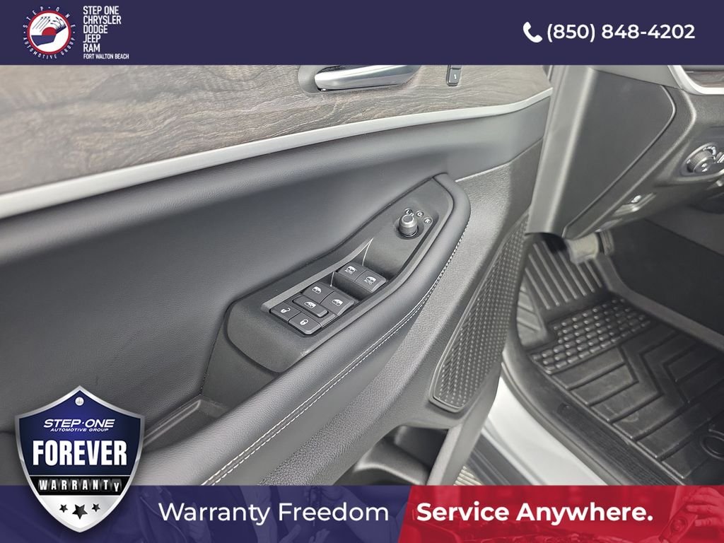 Used 2025 Silver Jeep Limited image 17