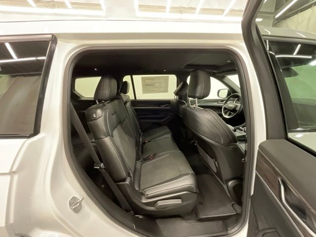 New 2026 Bright White Clear-Coat Exterior Paint Jeep Altitude image 25