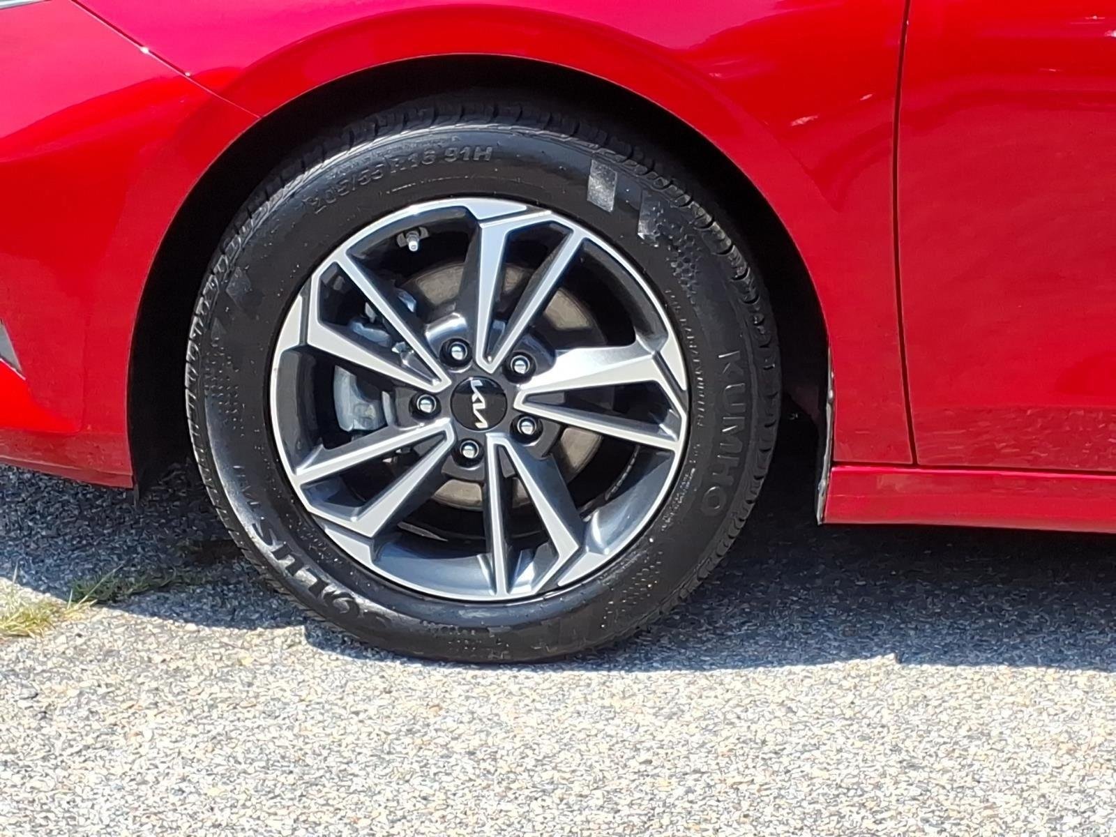 2023 Kia Forte LXS - Photo 10