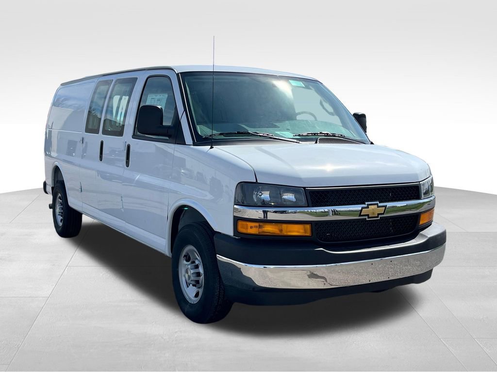 2026 Chevrolet Express 3500 Extended Work Van's photo