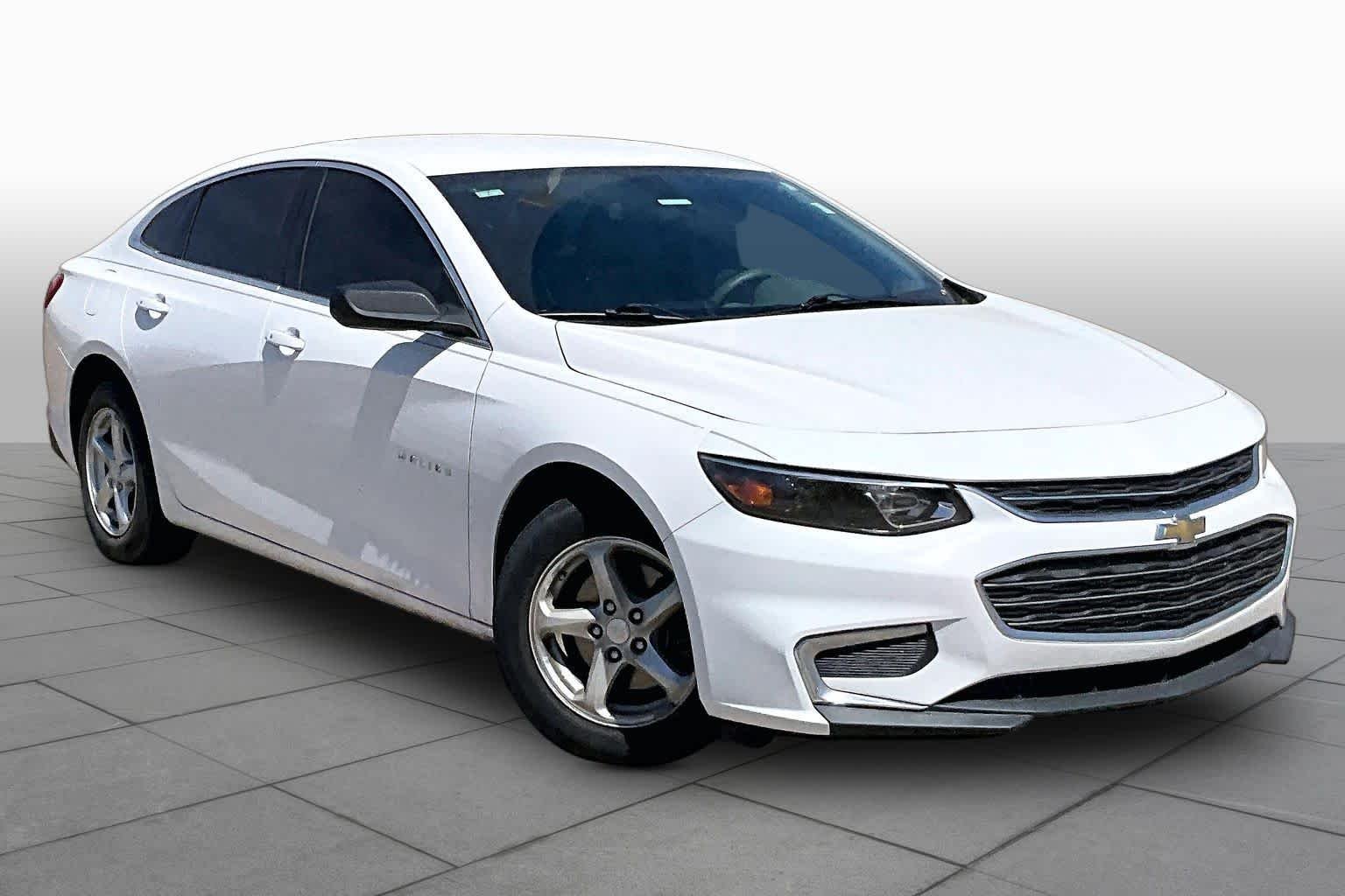 Used 2016 Summit White Chevrolet LS image 3