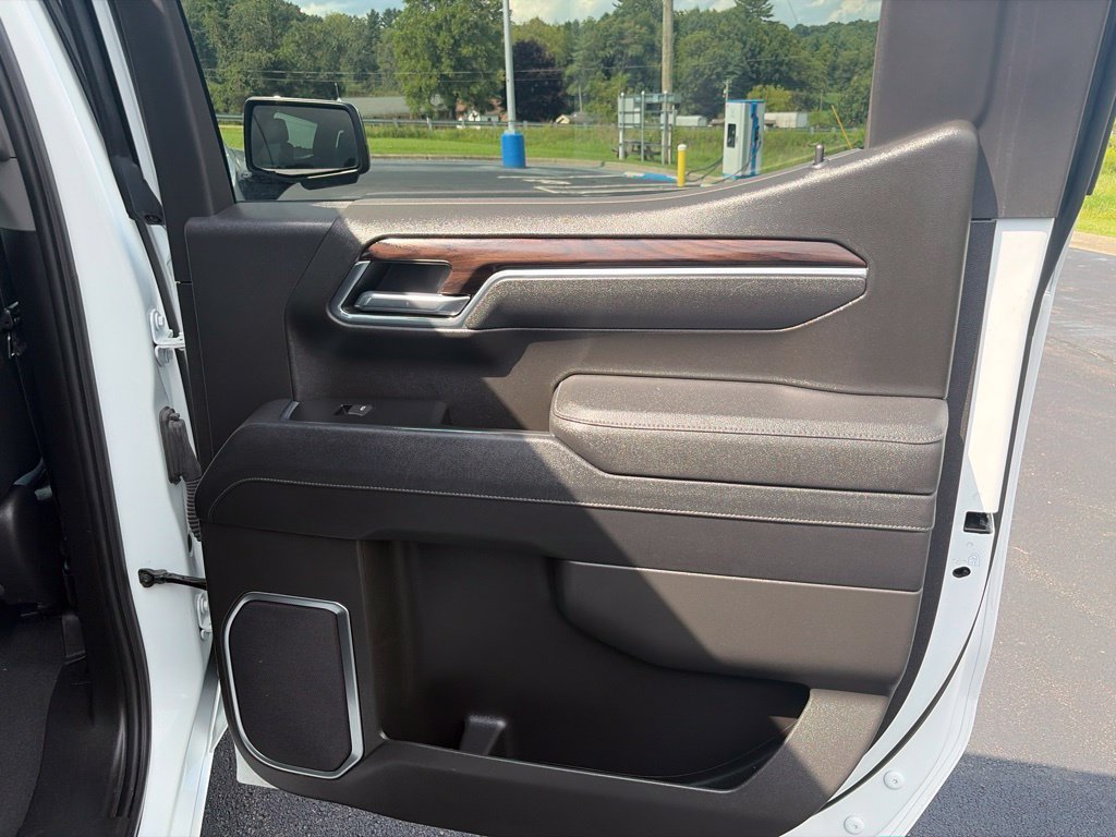 Used 2025 Summit White GMC SLT image 37