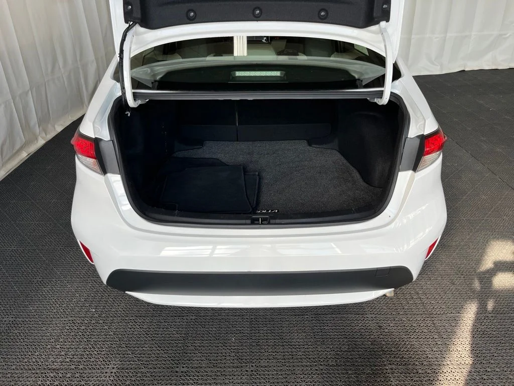 Used 2021 White Toyota LE image 27