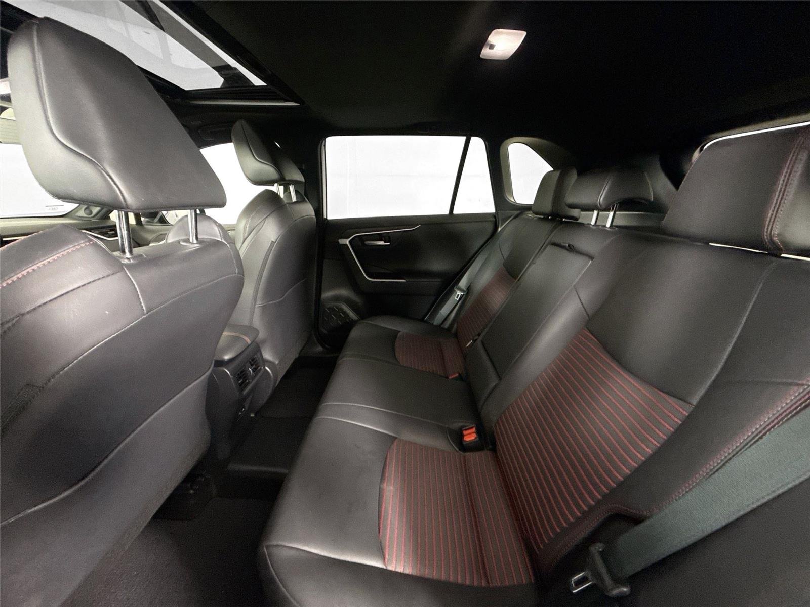2025 Toyota RAV4 XSE - Photo 33