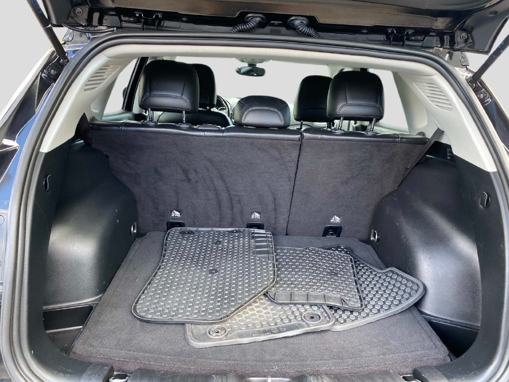 Used 2019 Black Jeep Latitude image 8