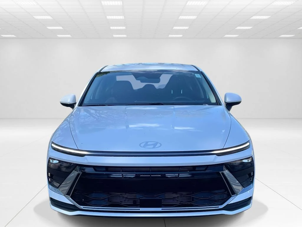 New 2026 White Hyundai SE image 2