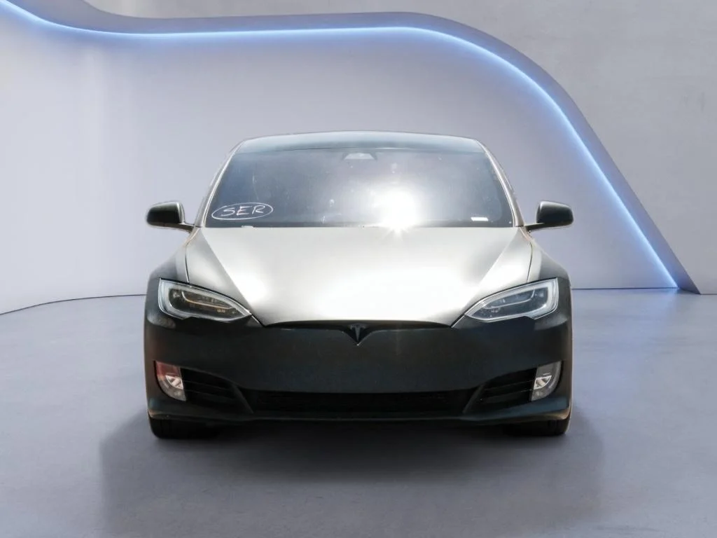 Used 2018 Solid Black Tesla P100D image 2