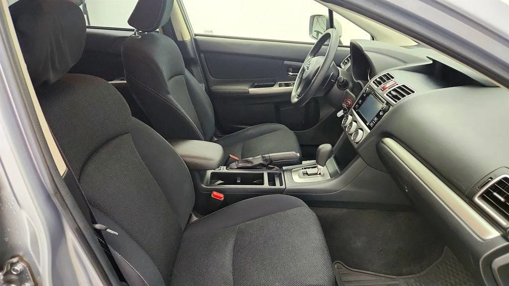 Used 2015 Ice Silver Metallic Subaru 5dr CVT 2.0i Premium image 23