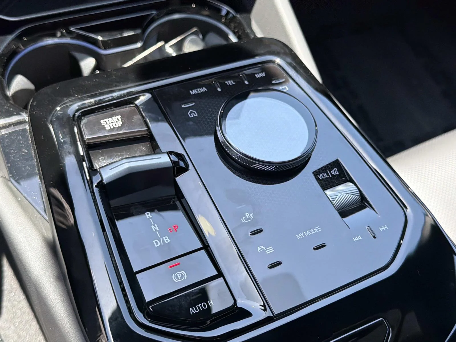 New 2026 Black Sapphire Metallic BMW M60 image 22