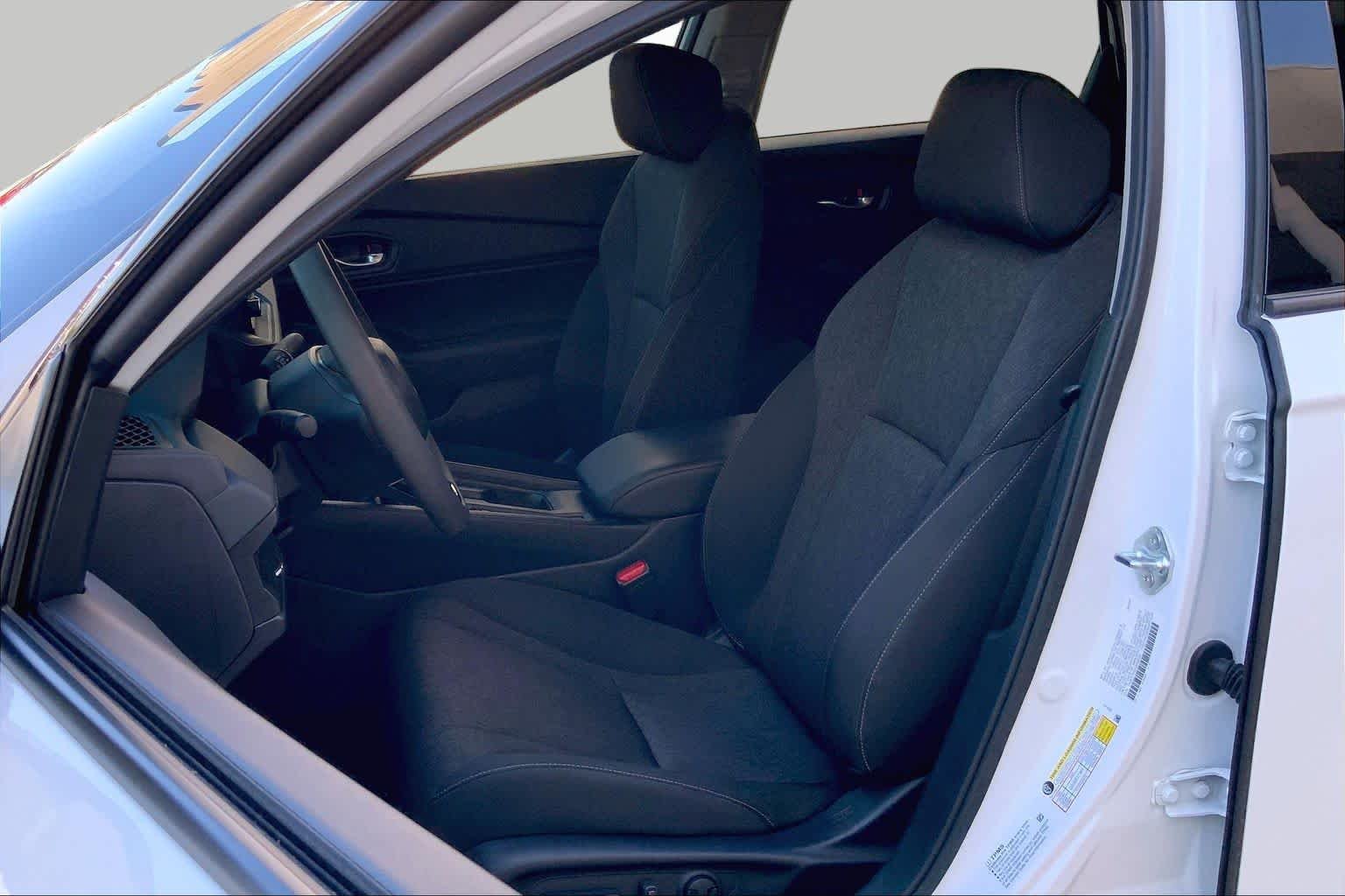 Used 2025 Platinum White Pearl Honda SE image 8