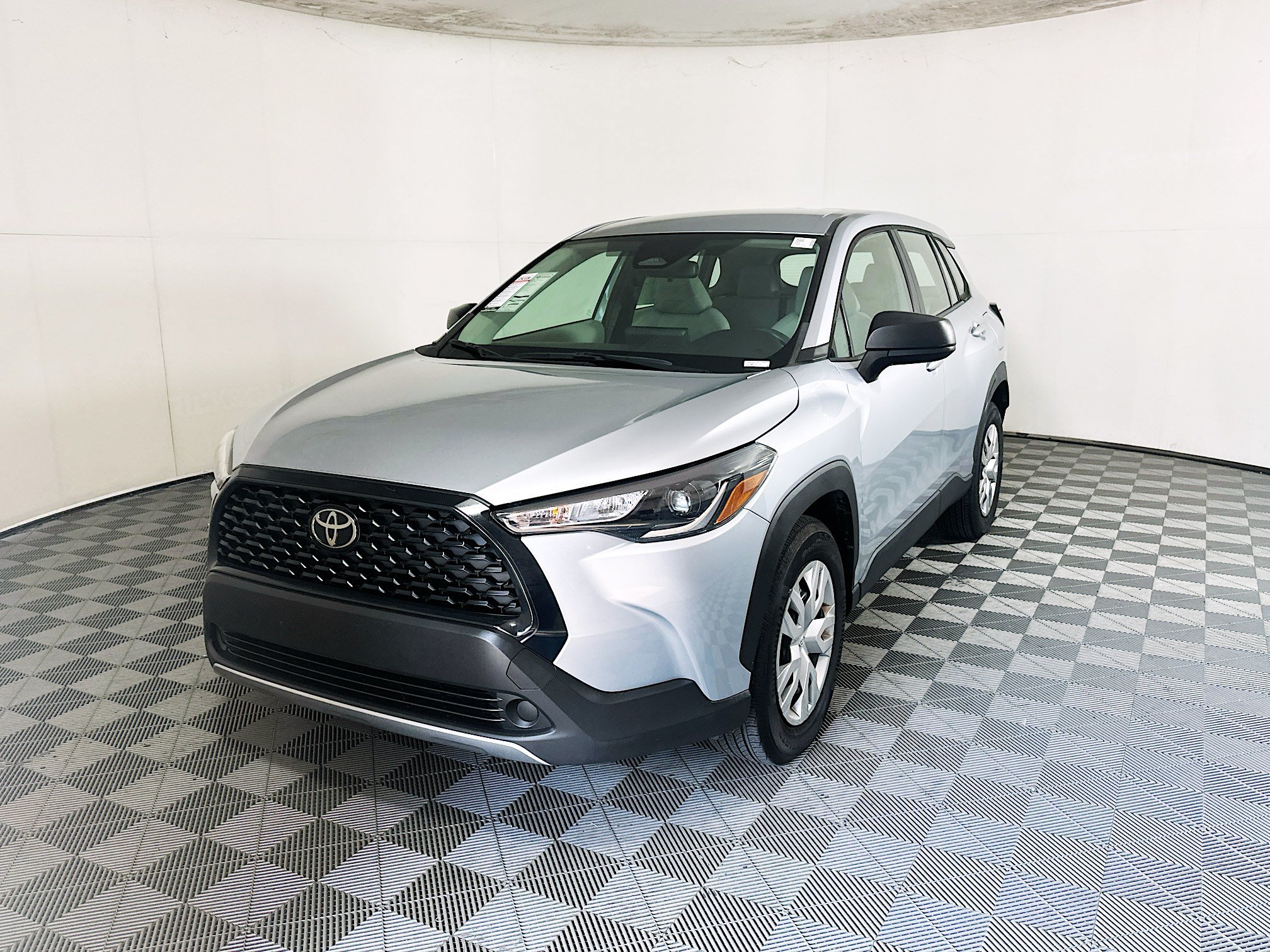 Used 2023 Silver Toyota L image 7