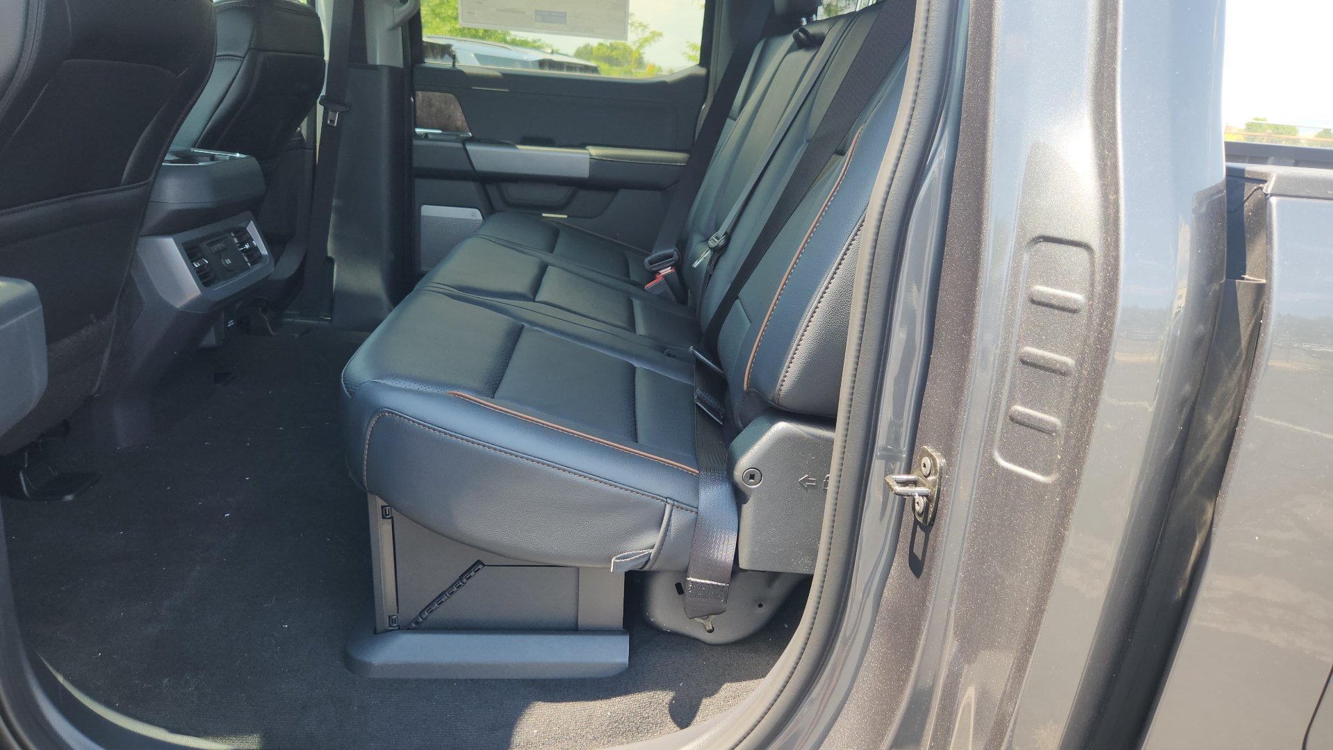 New 2026 Carbonized Gray Metallic Ford LARIAT image 15