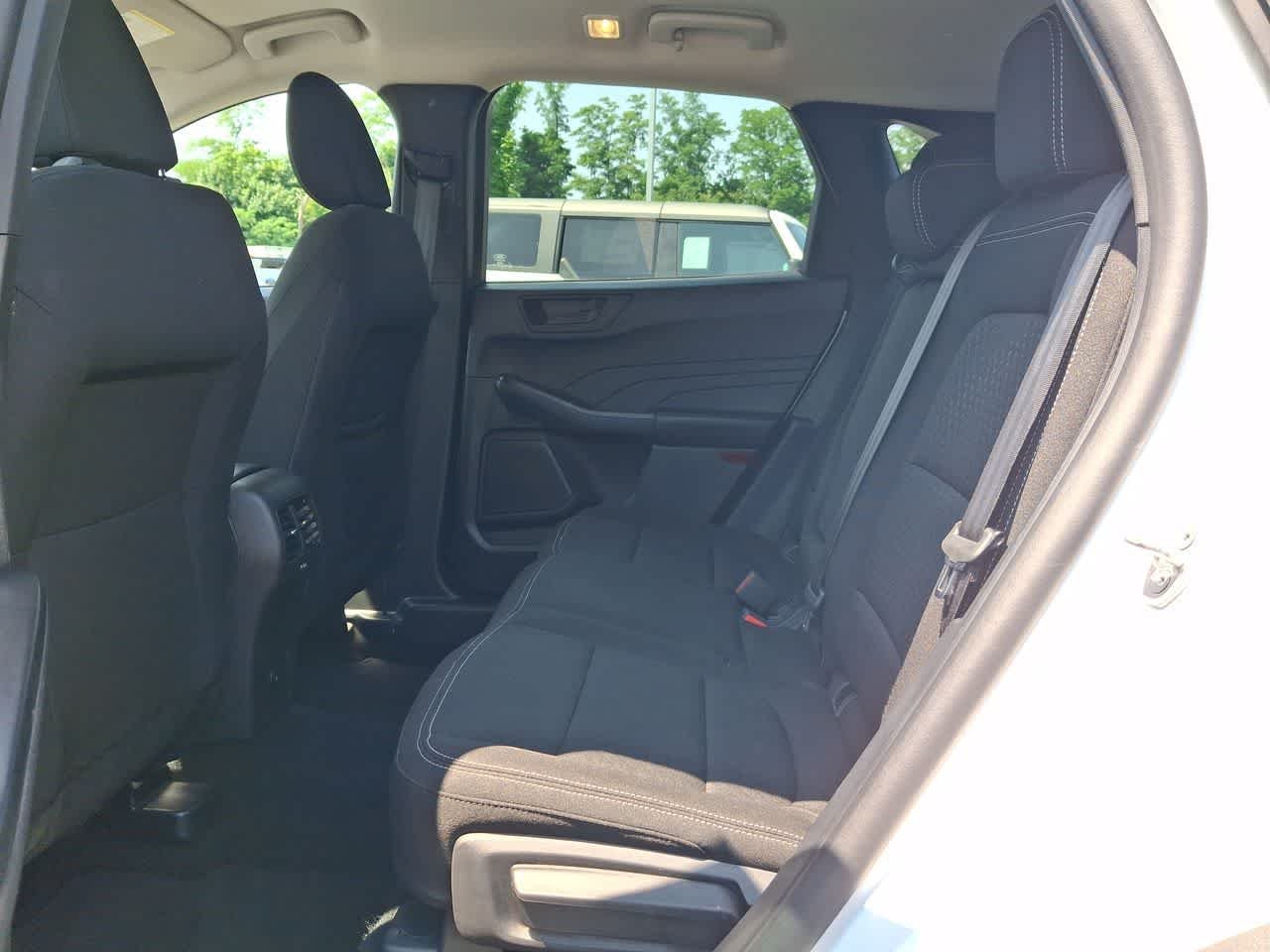 Used 2025 Oxford White Clearcoat Ford Active image 26