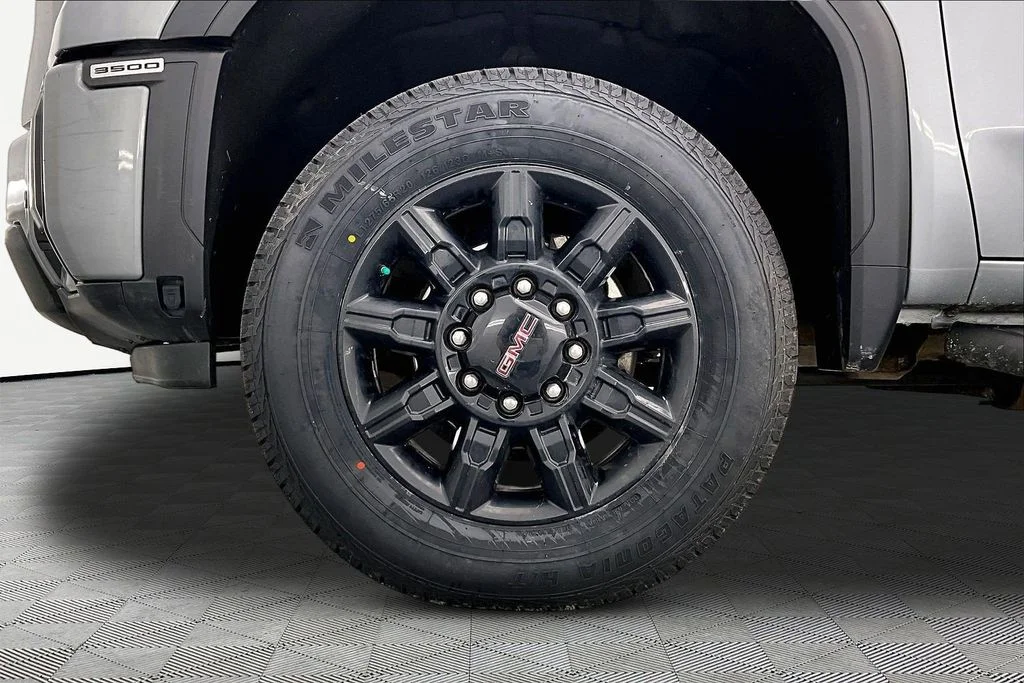 Used 2024 Sterling Metallic GMC AT4 image 9