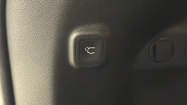 Used 2023 Diamond Black Jeep Altitude image 30