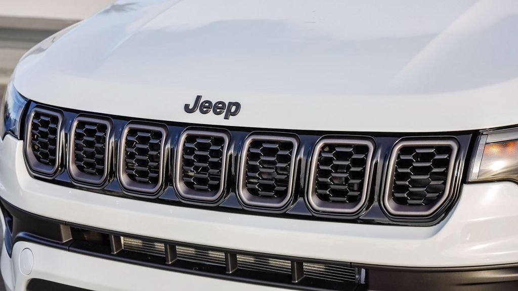 New 2026 Bright White Clearcoat Jeep Latitude image 6