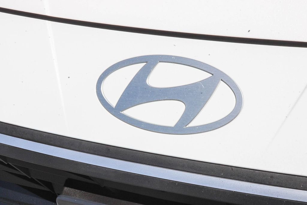 Used 2024 White Hyundai SEL image 6