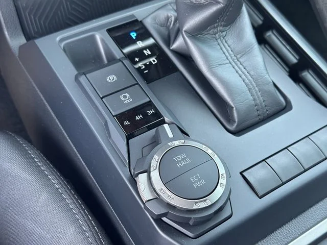 2025 Toyota Tacoma SR5 - Photo 22