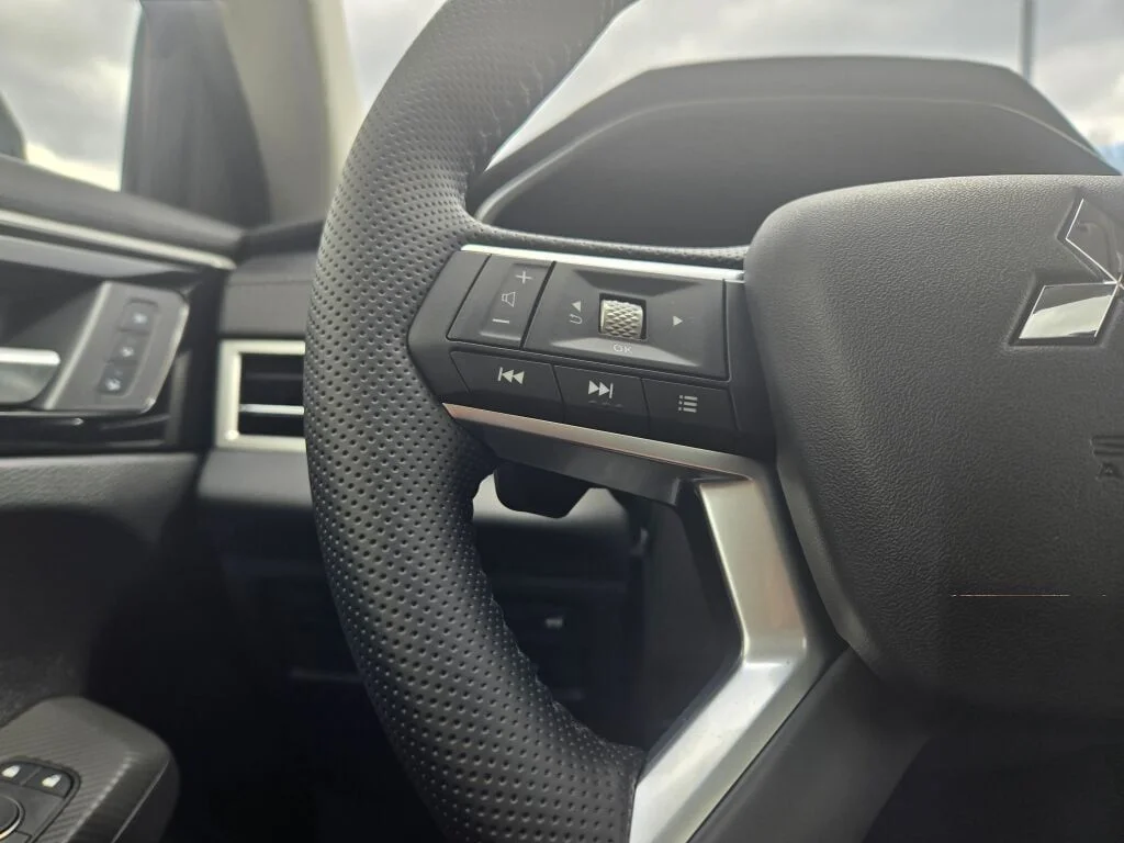 2025 Mitsubishi Outlander Plug-in Hybrid SEL - Photo 31