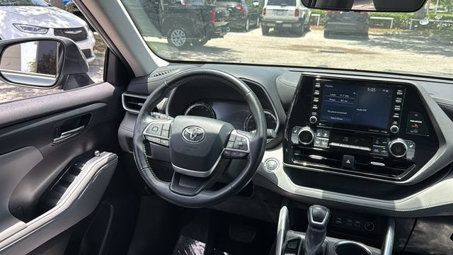 Used 2022 Moon Dust Toyota XLE image 14