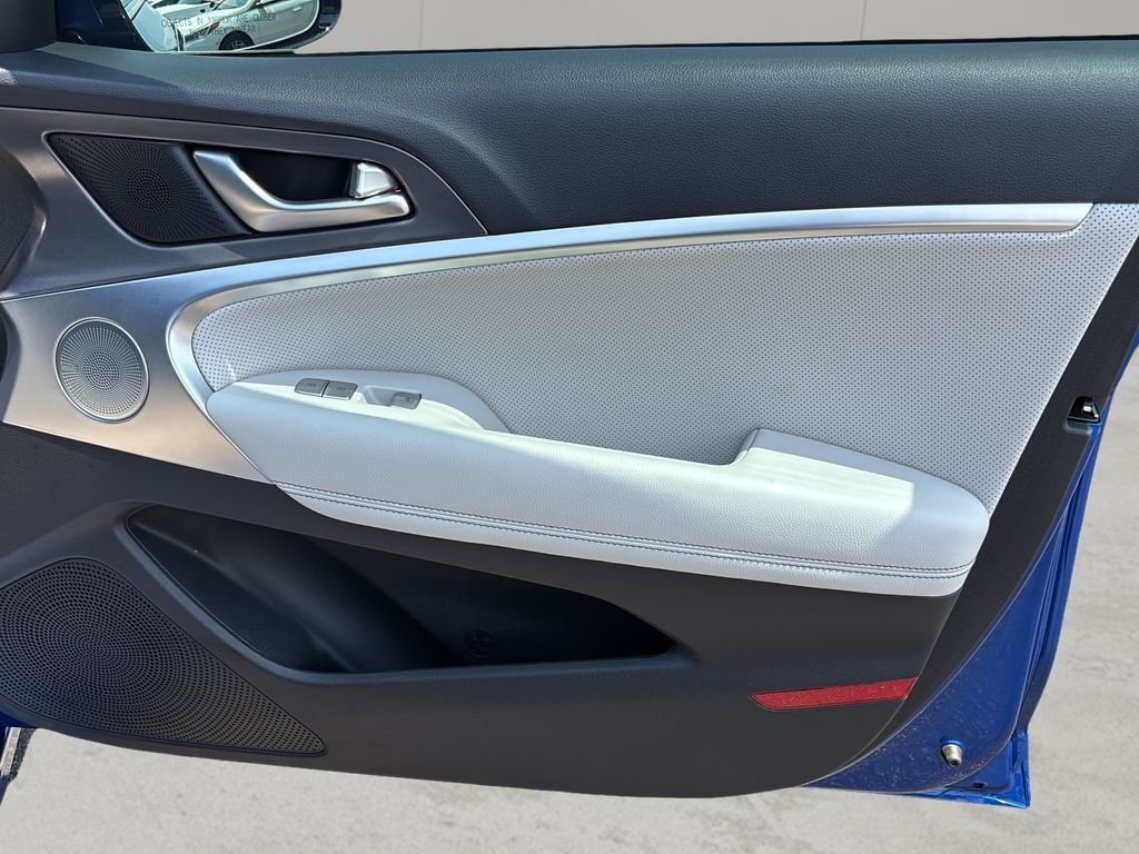 2025 GENESIS G70 Standard - Photo 38