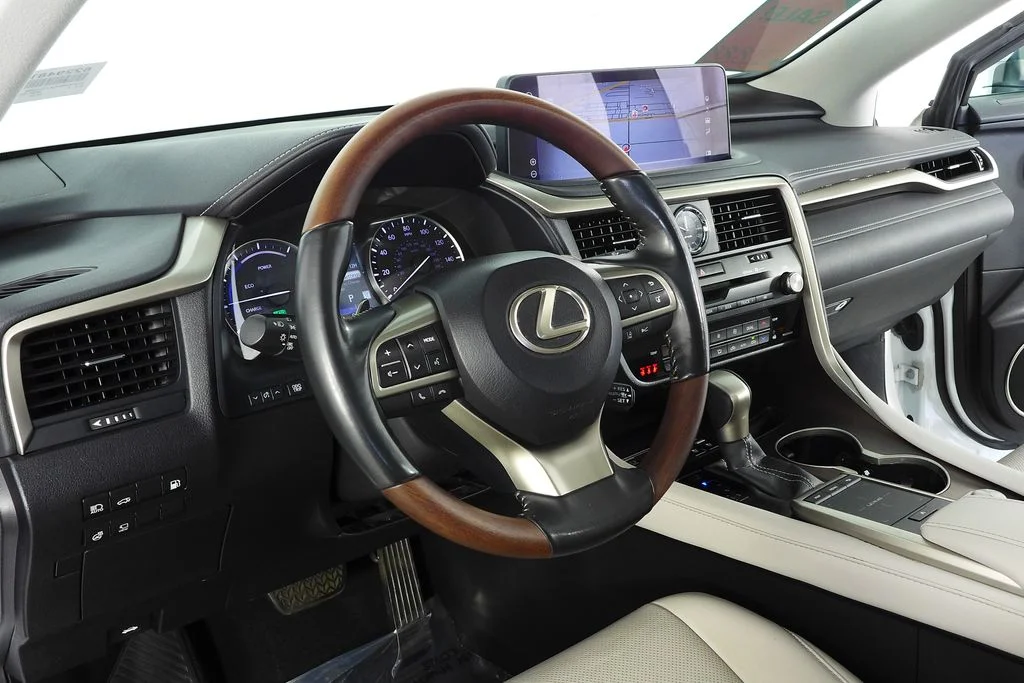 Used 2020 White Lexus 450h image 31